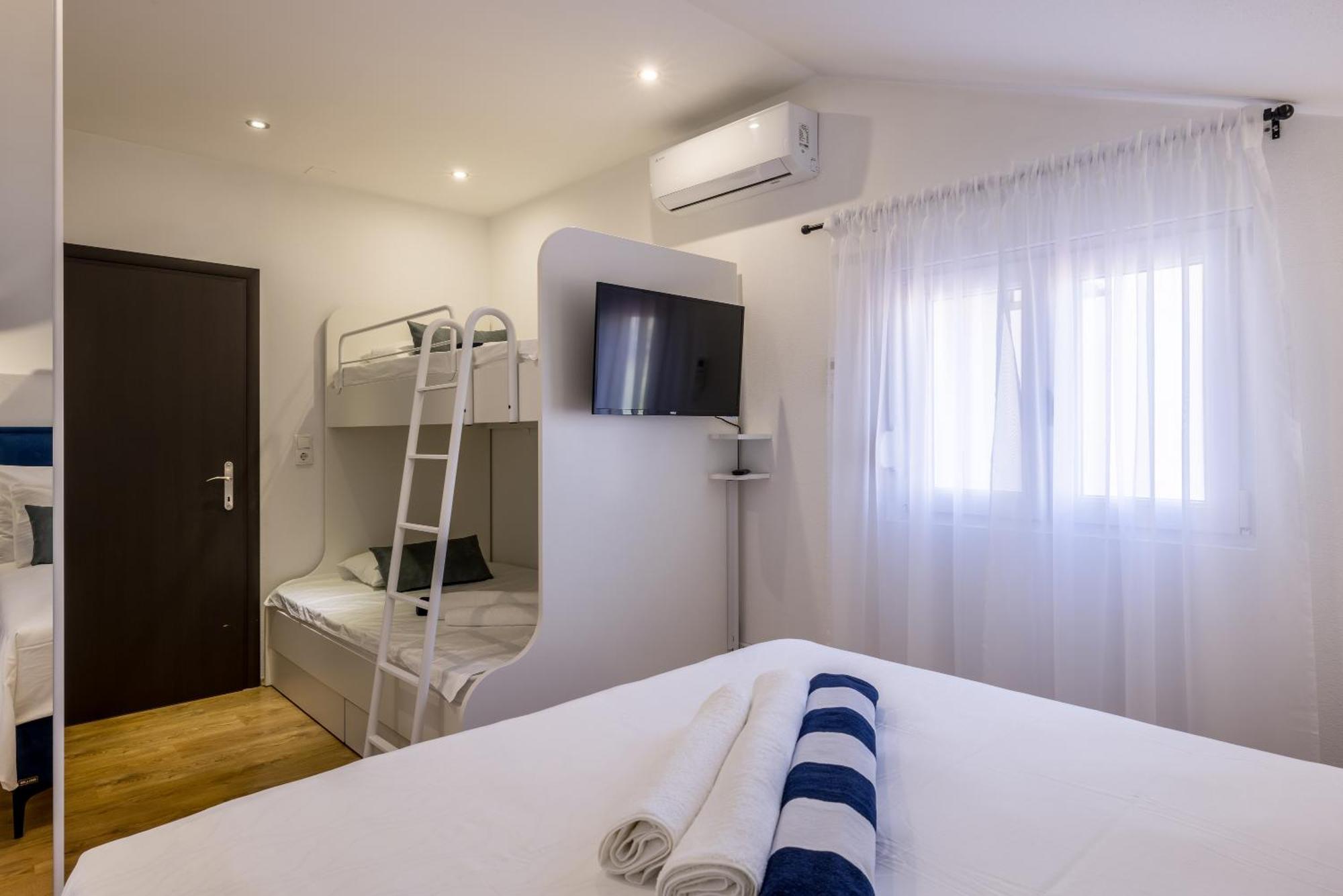 Sun Castle Holiday House Babic Kaštel Stari Екстериор снимка