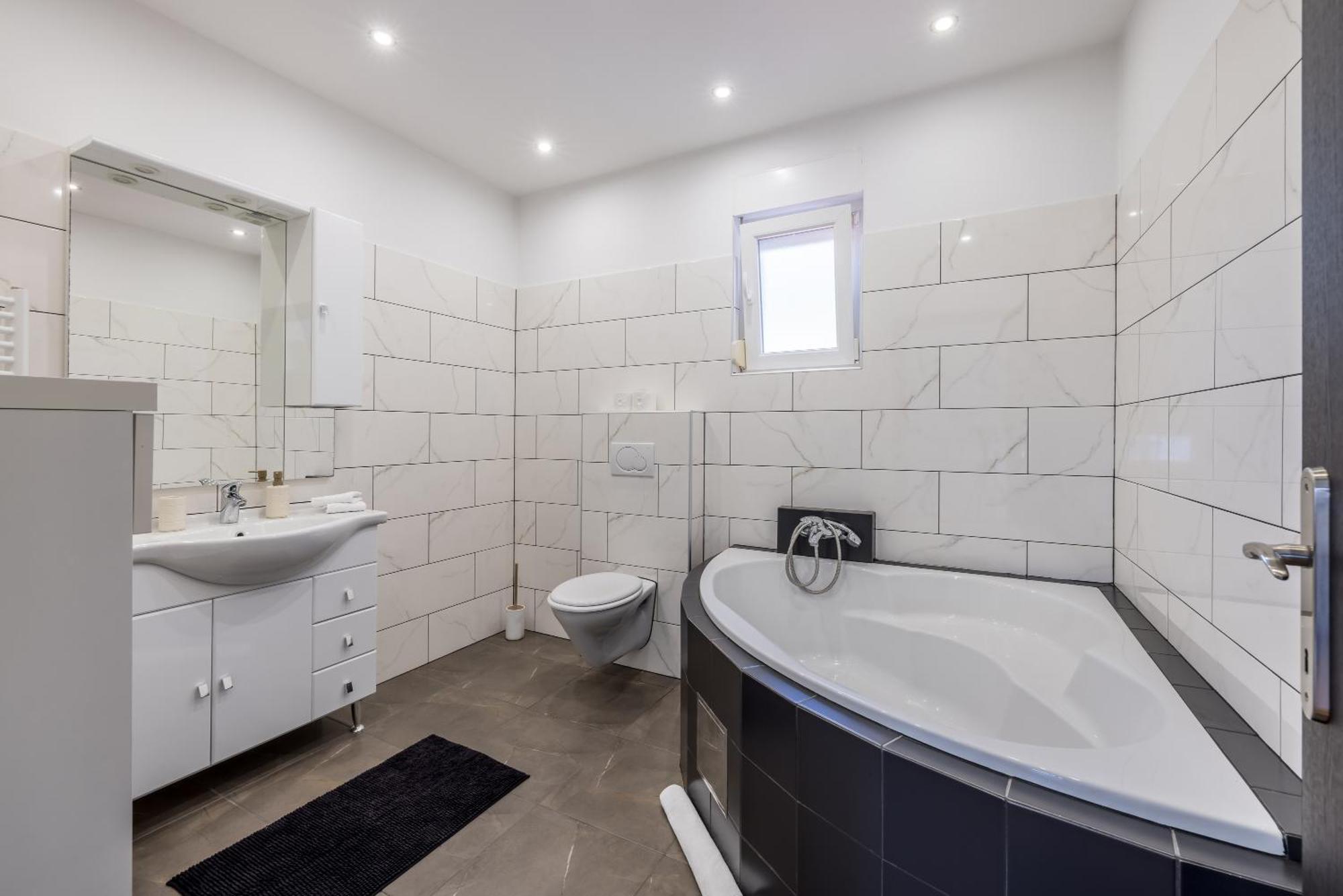 Sun Castle Holiday House Babic Kaštel Stari Екстериор снимка